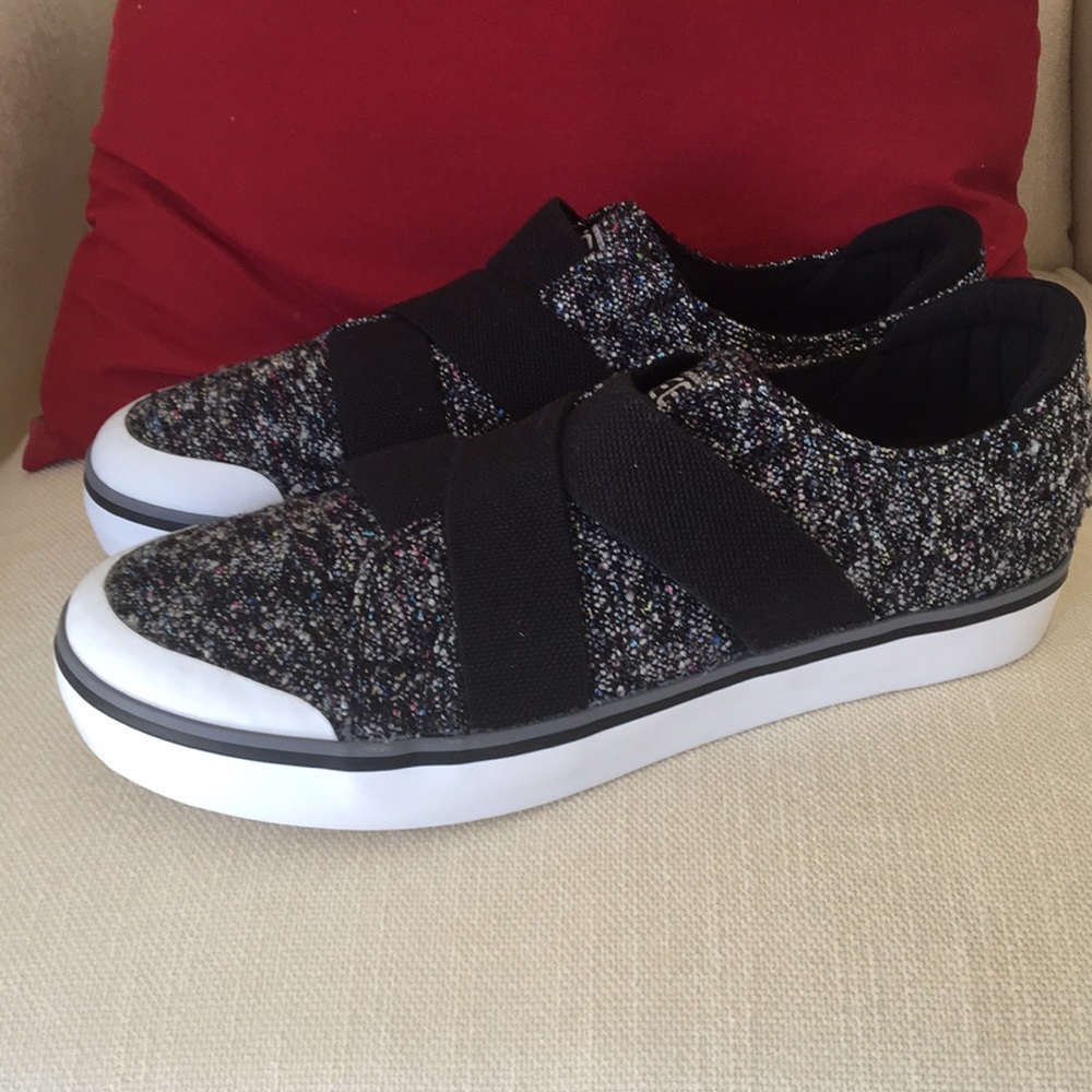 New in Box Keen Elsa III Gore slip on